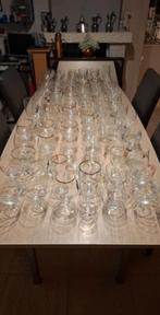 Plusieurs boîtes de verres à bière en forme de banane, Collections, Enlèvement, Comme neuf, Verre à bière