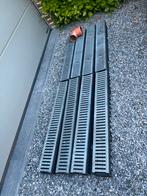 LOT DE 8 CANIVEAUX + COUDE, Ophalen