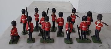 Britse speelgoed soldaatjes  beschikbaar voor biedingen