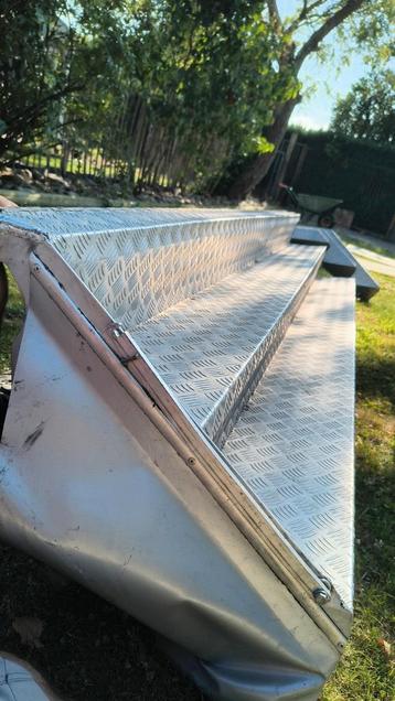 Aluminium trap met 3 treden.  beschikbaar voor biedingen