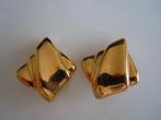 Vintage goudkleurige clip oorbellen, Ophalen of Verzenden, Zo goed als nieuw, Goud, Overige materialen