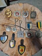 Lot de 12 médailles porte clefs pompiers, Collections, Comme neuf, Enlèvement ou Envoi
