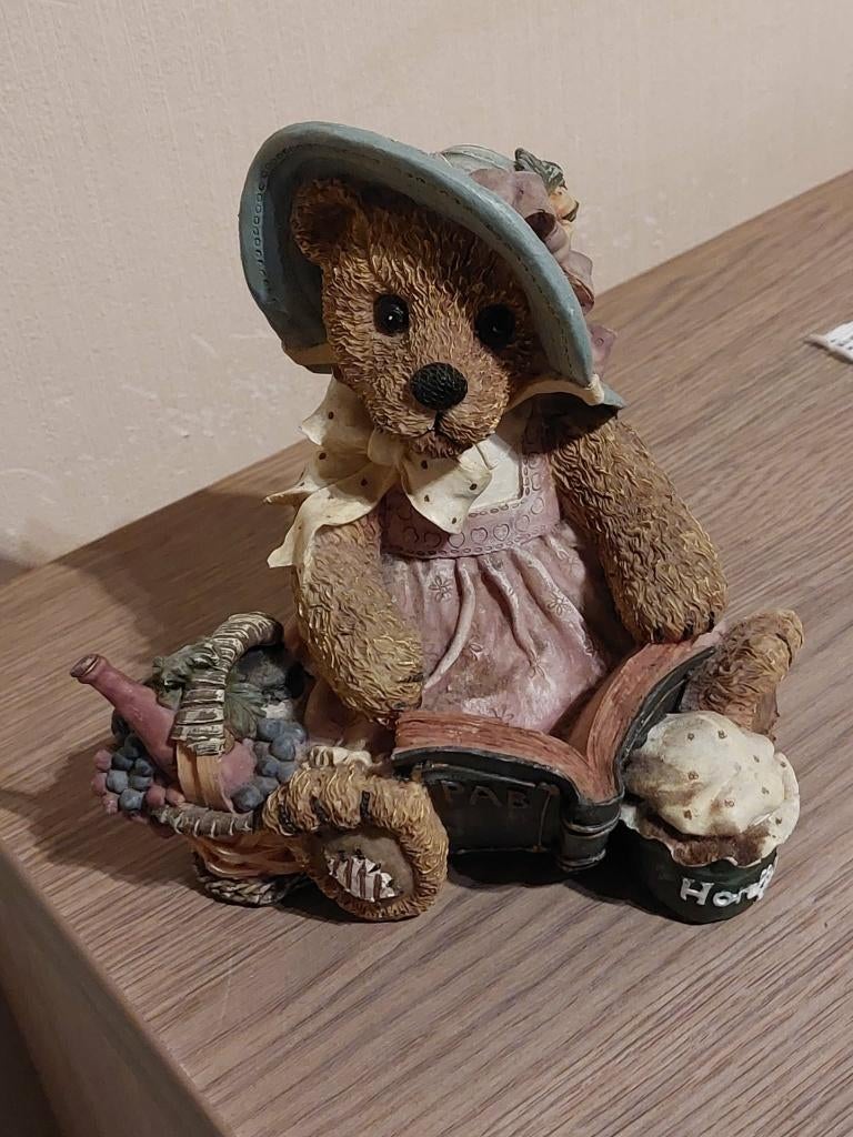 Decoratief beeldje : Teddybeer met fruitmand en pot honing, Verzenden, Zo goed als nieuw, Dier
