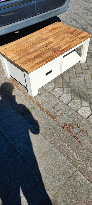 Salontafel  beschikbaar voor biedingen