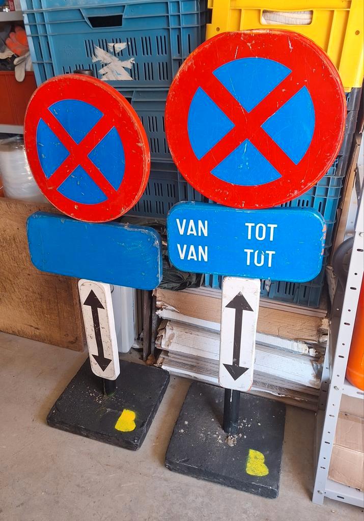 Te Huur verkeersborden verboden parkeren., Doe-het-zelf en Bouw, Overige Doe-Het-Zelf en Bouw, Gebruikt, Ophalen