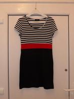 Zwart / rood jurkje - maat small, Kleding | Dames, Jurken, Ophalen of Verzenden, Zo goed als nieuw, Knielengte, Maat 36 (S)