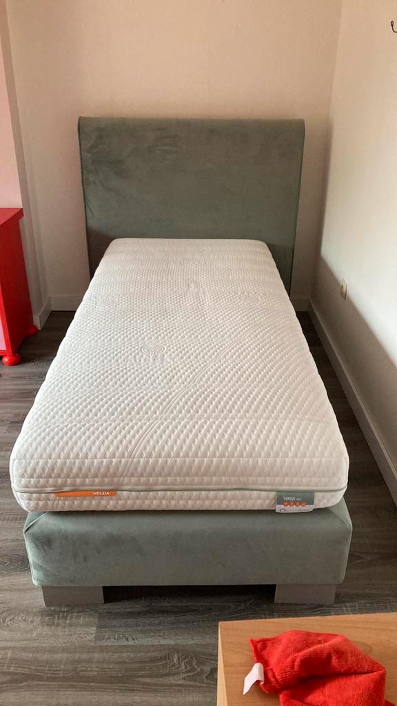 Boxspring en matras, Huis en Inrichting, Slaapkamer | Boxsprings, Zo goed als nieuw, 90 cm, 200 cm, Eenpersoons, Groen, Ophalen