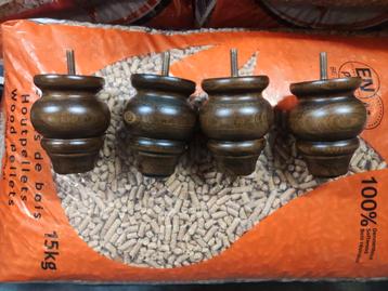 4 houten kastpoten stoelpoten beschikbaar voor biedingen