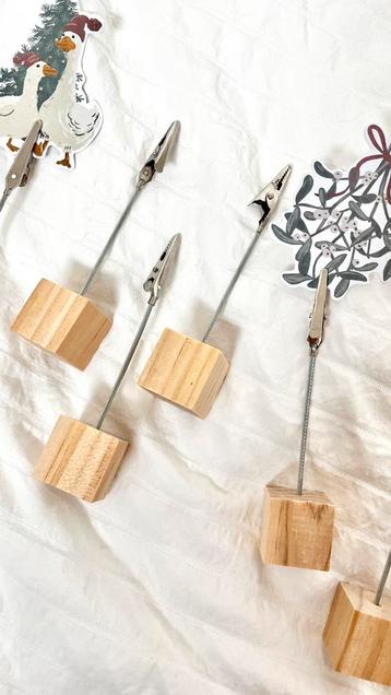 Table card holder wood beschikbaar voor biedingen