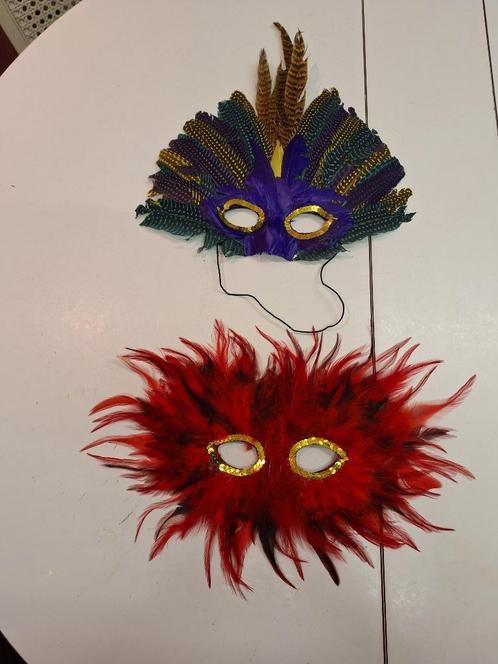 2 pluimen carnaval maskers, nieuwstaat, Kleding | Dames, Carnavalskleding en Feestkleding, Nieuw, Accessoires, Ophalen of Verzenden