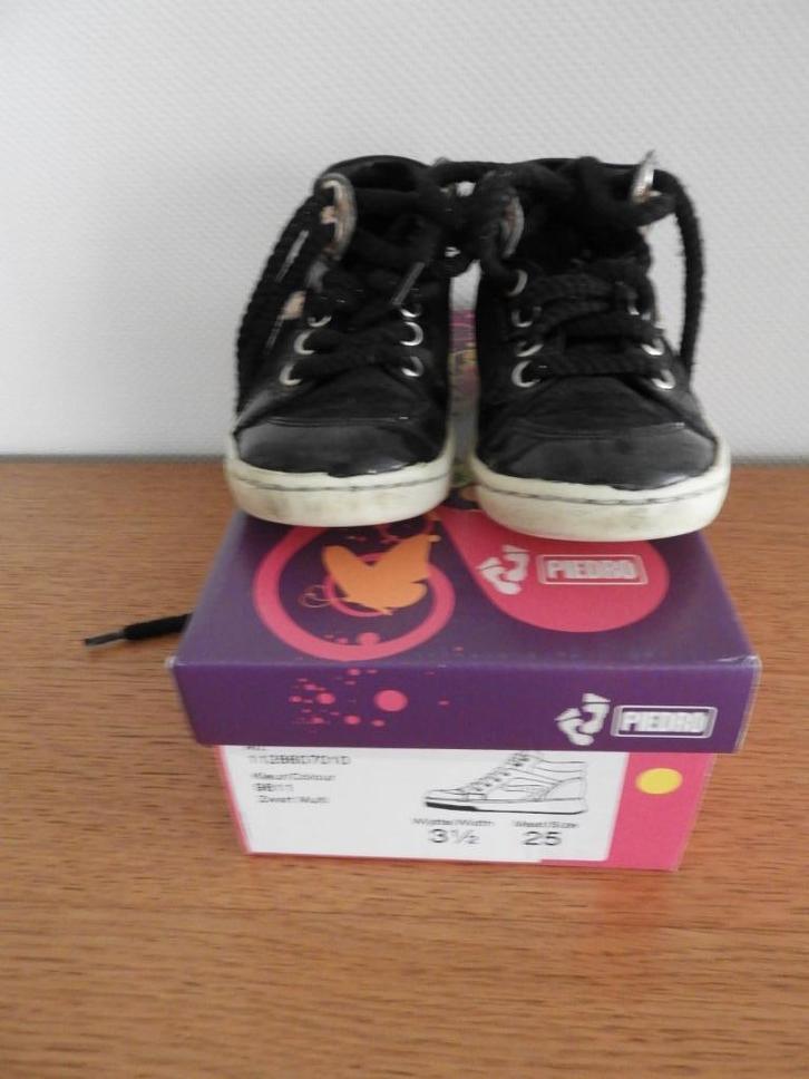 schoenen  en pantoffels 25, Kinderen en Baby's, Babykleding | Schoentjes en Sokjes, Gebruikt, Jongetje of Meisje, Schoentjes, Ophalen of Verzenden