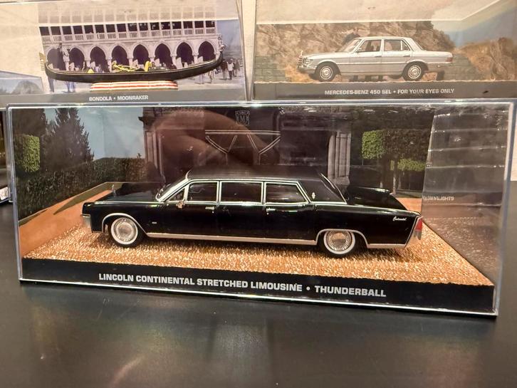 Lincoln Continental stretched limo - James Bond, Hobby en Vrije tijd, Modelauto's | 1:43, Gebruikt, Auto, Universal Hobbies, Ophalen of Verzenden