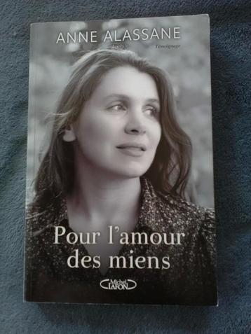 "Pour l'amour des miens" Anna Alassane (2013), Livres, Anna Alassane, Enlèvement ou Envoi, Cinéma, TV et Média, Utilisé