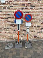 2 parkeerborden E1 met kunststof sokkels en ketting, Immo, Garages & Places de parking, Gand