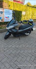 Te koop Honda pcx 125cc bj 2016 in zeer goede onderhouden st, Scooter, Particulier, 125 cc, 11 kW of minder