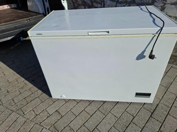 congélateur Valberg 295 litre en très bonne état, Elektronische apparatuur, Vriezers en Diepvrieskisten, Gebruikt, Tussenbouw