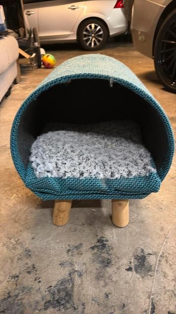 Katten bedje beschikbaar voor biedingen