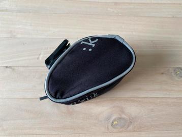 Fizik Click zadeltas met ICS clip beschikbaar voor biedingen