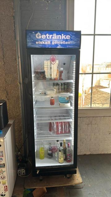Display koelkast glas op wieltjes groot beschikbaar voor biedingen