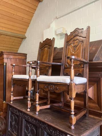 2 leuke oude stoeltjes izgs solide en netjes 150 euro beschikbaar voor biedingen