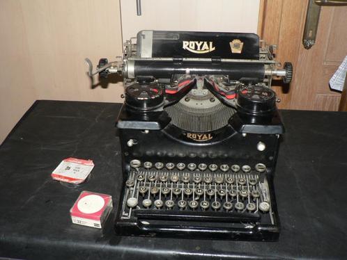 Vintage antieke typemachine Royal 1, Antiquités & Art, Antiquités | Bureau & Affaires, Enlèvement