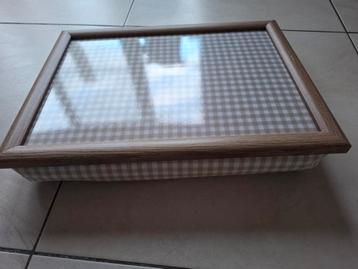 Schootkussen en standaard laptop  beschikbaar voor biedingen