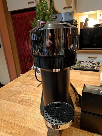 Nespresso Krups Vertuo Next, Réservoir d'eau amovible, Comme neuf, Dosettes et capsules de café, 2 à 4 tasses