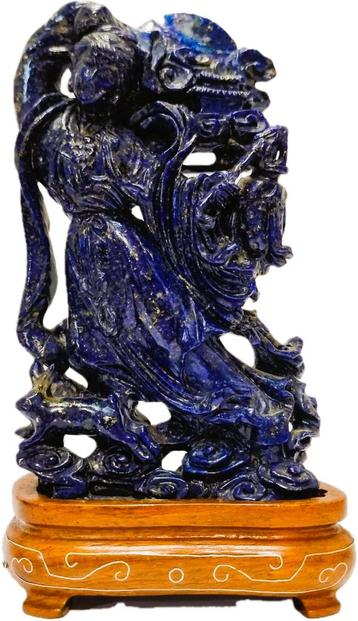 Beeld gesneden in Lapis Lazuli beschikbaar voor biedingen