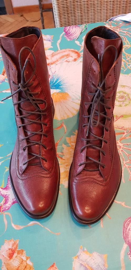 Bottes comme neuves, taille 41, marque Vera Cuiro fabriquée, Vêtements | Hommes, Chaussures, Neuf, Bottes, Brun, Enlèvement ou Envoi