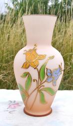 vase en verre avec motif floral a l'aspect emaux, Ophalen of Verzenden
