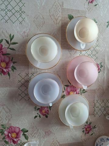5 tasses et sous-tasses en arcopal Harlequin, Enlèvement ou Envoi, Comme neuf