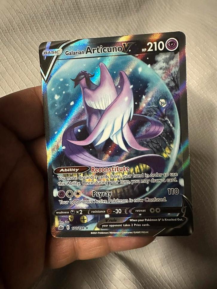 Galarian Articuno V 170/197 Sword & Shield Chillign Reign, Hobby en Vrije tijd, Verzamelkaartspellen | Pokémon, Zo goed als nieuw
