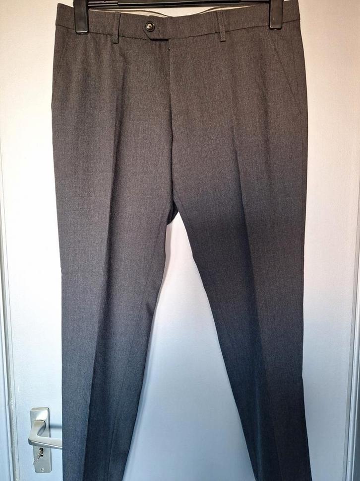 Pantalon gris ,marque Zilton,jamais porté, taille 36 (NL)52, Vêtements | Hommes, Pantalons, Neuf, Taille 52/54 (L), Gris, Enlèvement