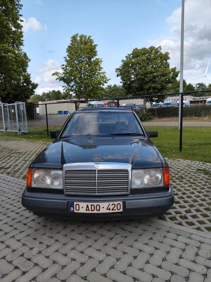 Mercedes E200 Diesel Oldtimer 1991 (automaat), Auto's, Mercedes-Benz, Particulier, Trekhaak, Diesel, Automaat, Ophalen