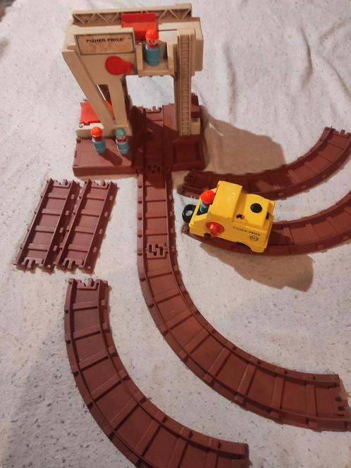 Poste de travail vintage Fisher Price avec train à manivelle, Enfants & Bébés, Jouets | Fisher-Price, Comme neuf, Enlèvement ou Envoi