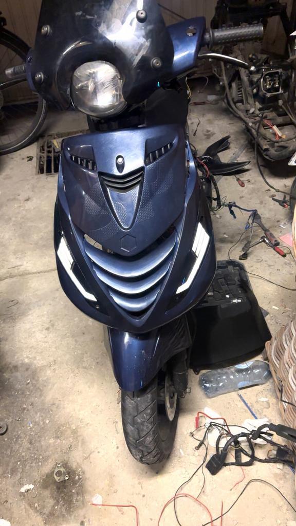 Zip 70cc a klasse, Vélos & Vélomoteurs, Pièces de cyclomoteur | Général, Comme neuf, Capot, Enlèvement ou Envoi