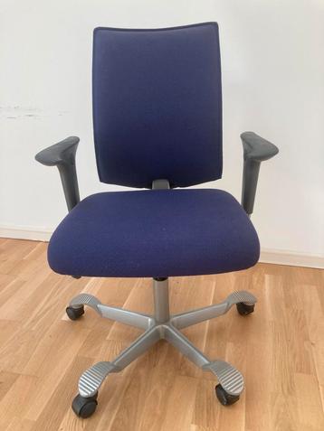 Chaise de bureau ergonomique complètement reglable  beschikbaar voor biedingen