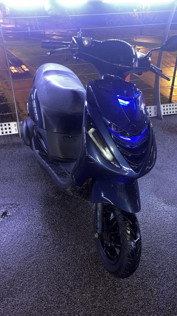 Piaggio zip 2 t a klasse 70 cc, Fietsen en Brommers, Scooters | Piaggio, Zo goed als nieuw, Zip, Ophalen