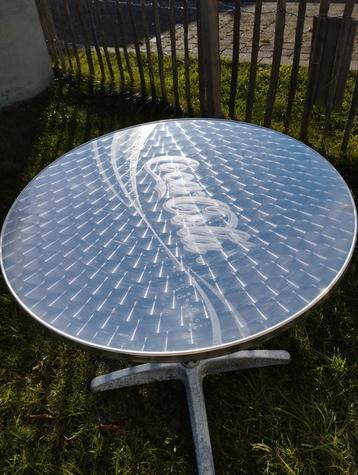 Bistro tafel coca cola met 6 gratis stoelen  beschikbaar voor biedingen