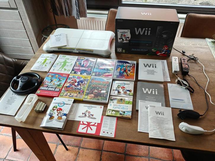 cadeau tip Nintendo Wii spelcomputer met heel veel spellen, Games en Spelcomputers, Spelcomputers | Nintendo Wii, Gebruikt, Met 3 controllers of meer