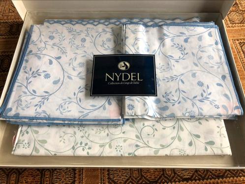 Tafellinnen - tafelkleed en 12 servetten NYDEL, Huis en Inrichting, Keuken | Textiel, Nieuw, Tafelkleed of Tafelzeil, Blauw