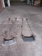 2 plastiek schommelstoeltjes en 2 ringen met bevestiging, Ophalen of Verzenden, Gebruikt, Schommel, Aanbouwonderdeel