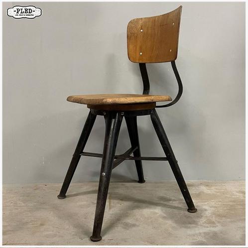 Industriele werkplaatsstoel van Ama, jaren ’30 - Bauhaus, Antiek en Kunst, Antiek | Meubels | Stoelen en Sofa's, Ophalen
