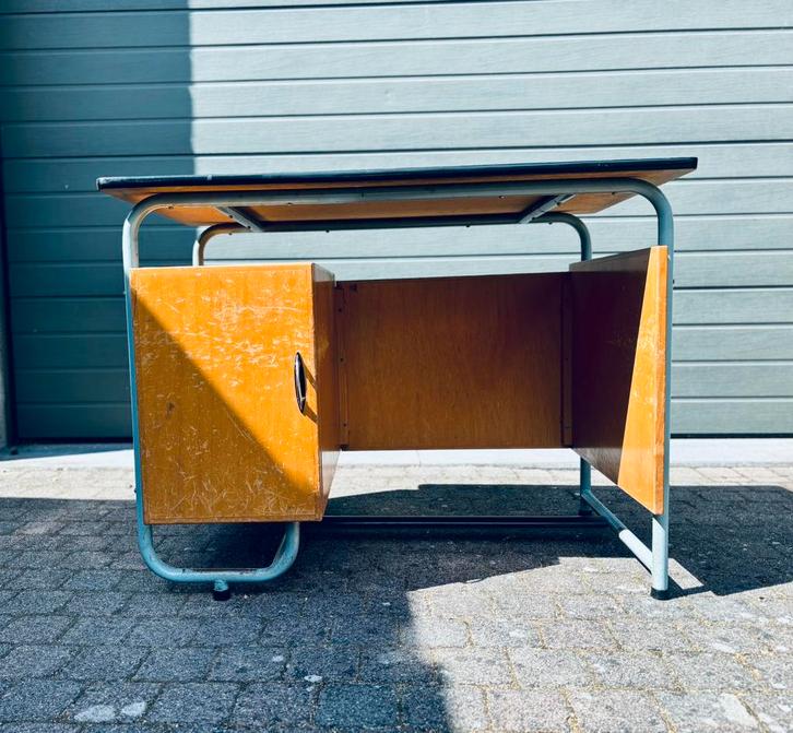 Oude, zware schoolbureau, Antiek en Kunst, Antiek | Meubels | Tafels, Ophalen