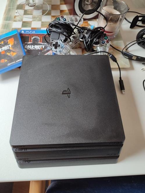 2 PlayStation 4 met 2 controllers en 2 games, Consoles de jeu & Jeux vidéo, Consoles de jeu | Sony PlayStation 4, Comme neuf, Avec 2 manettes
