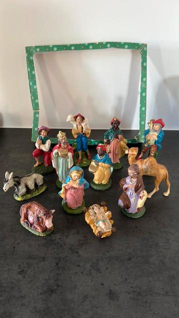 12 oude kerstfiguren beschikbaar voor biedingen
