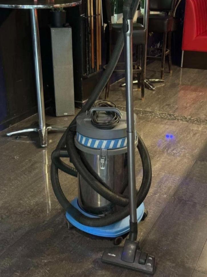 Professionele stofzuiger, voor garage, bouwplaats, woning et, Doe-het-zelf en Bouw, Reinigingsmachines, Zo goed als nieuw, Waterstofzuiger