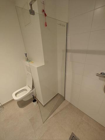 Douchescherm glas beschikbaar voor biedingen