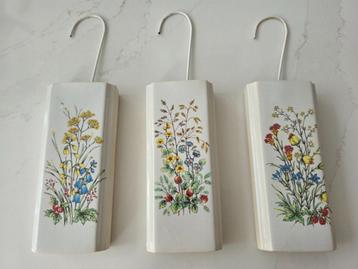 6 VINTAGE WATERBAKJES VOOR RADIATOR beschikbaar voor biedingen