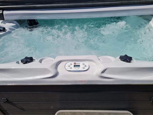 Massage sport jacuzzi hot tub, Jardin & Terrasse, Jacuzzis, Comme neuf, Fixé, Enlèvement ou Envoi